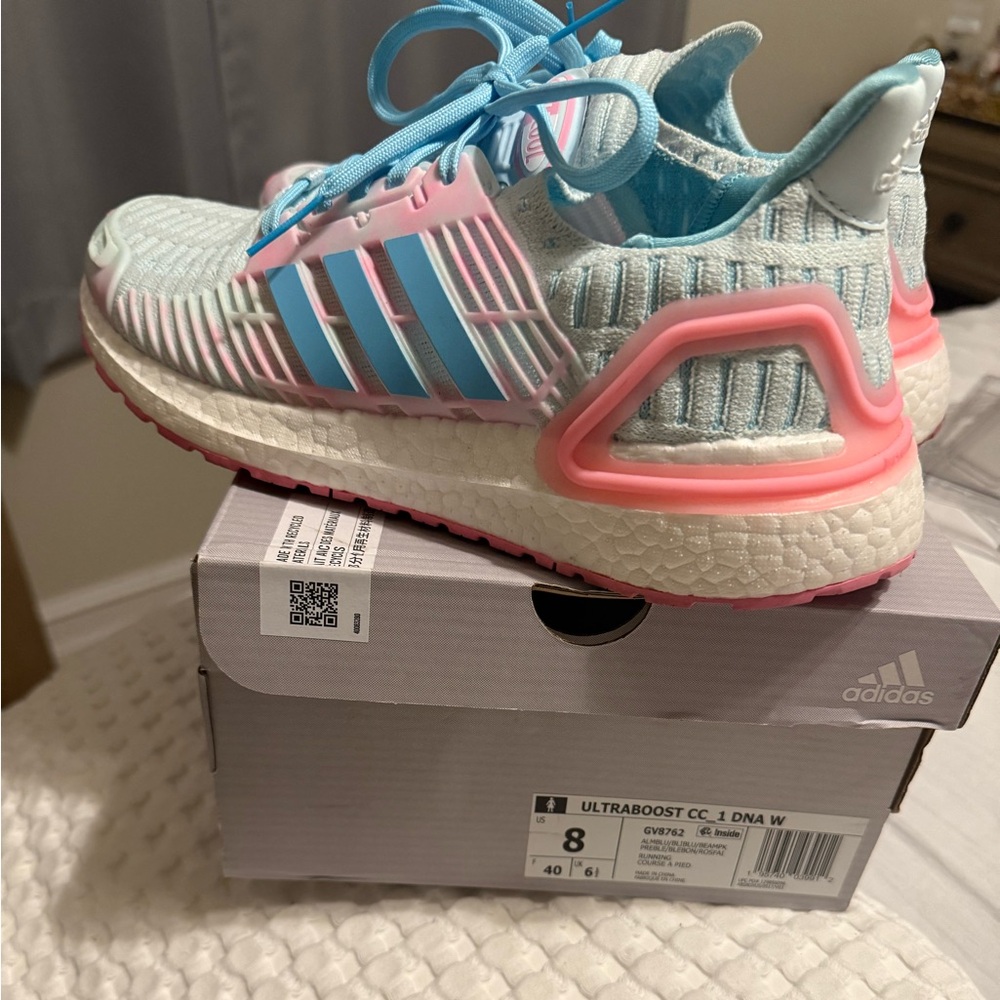 Like new Women’s Adidas Ultraboost CC_1 DNA Size 8
